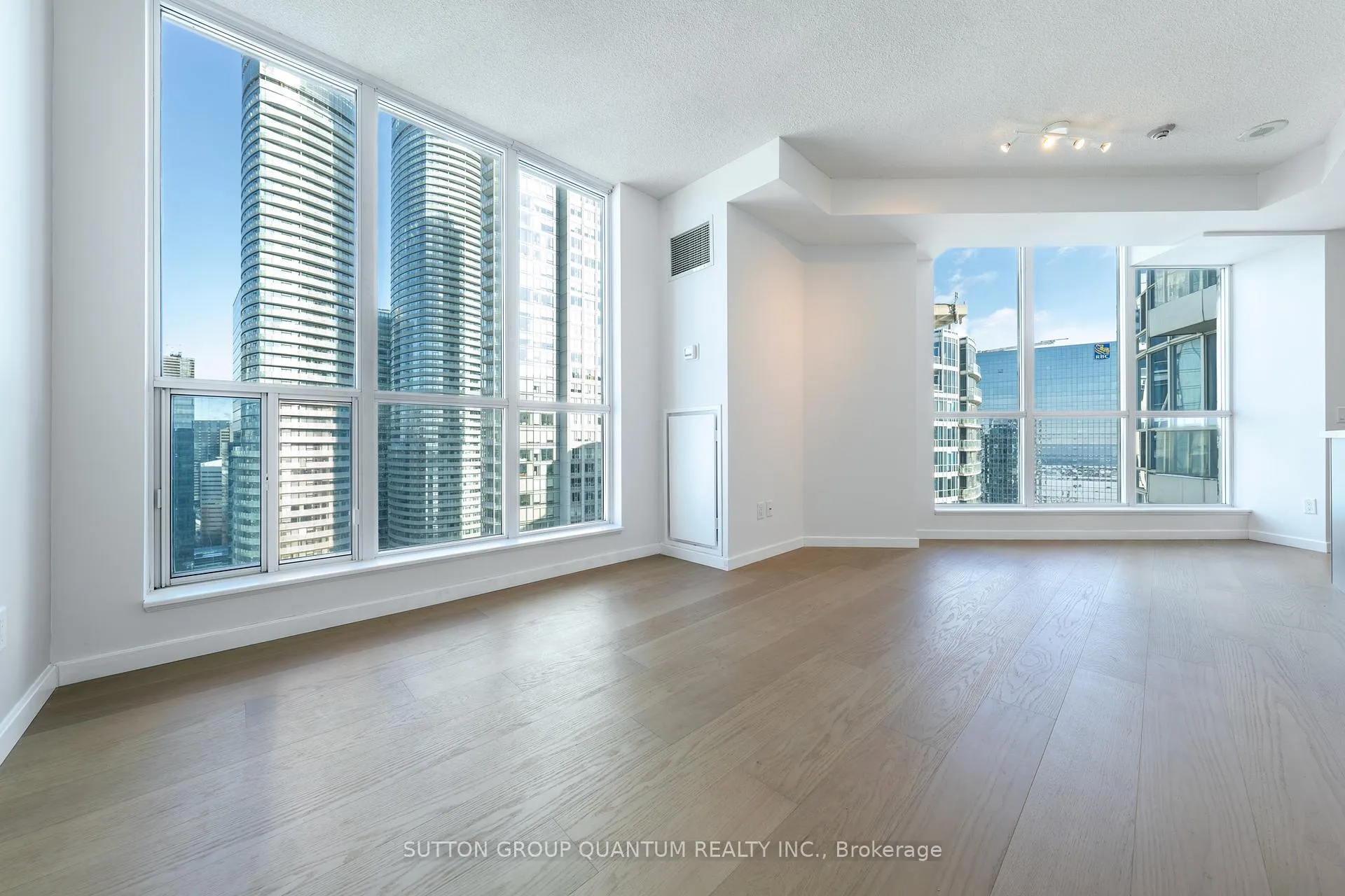 Photo 12 of Unit 3512, 208 Queens Quay W, Toronto, Waterfront Communities — HOMEH