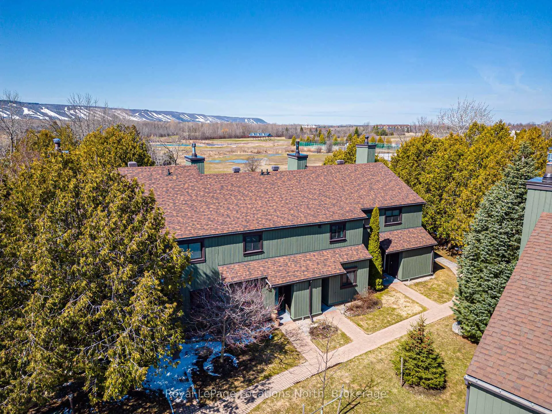 Photo 1 of 172 Escarpment Crescent, Collingwood — HOMEH