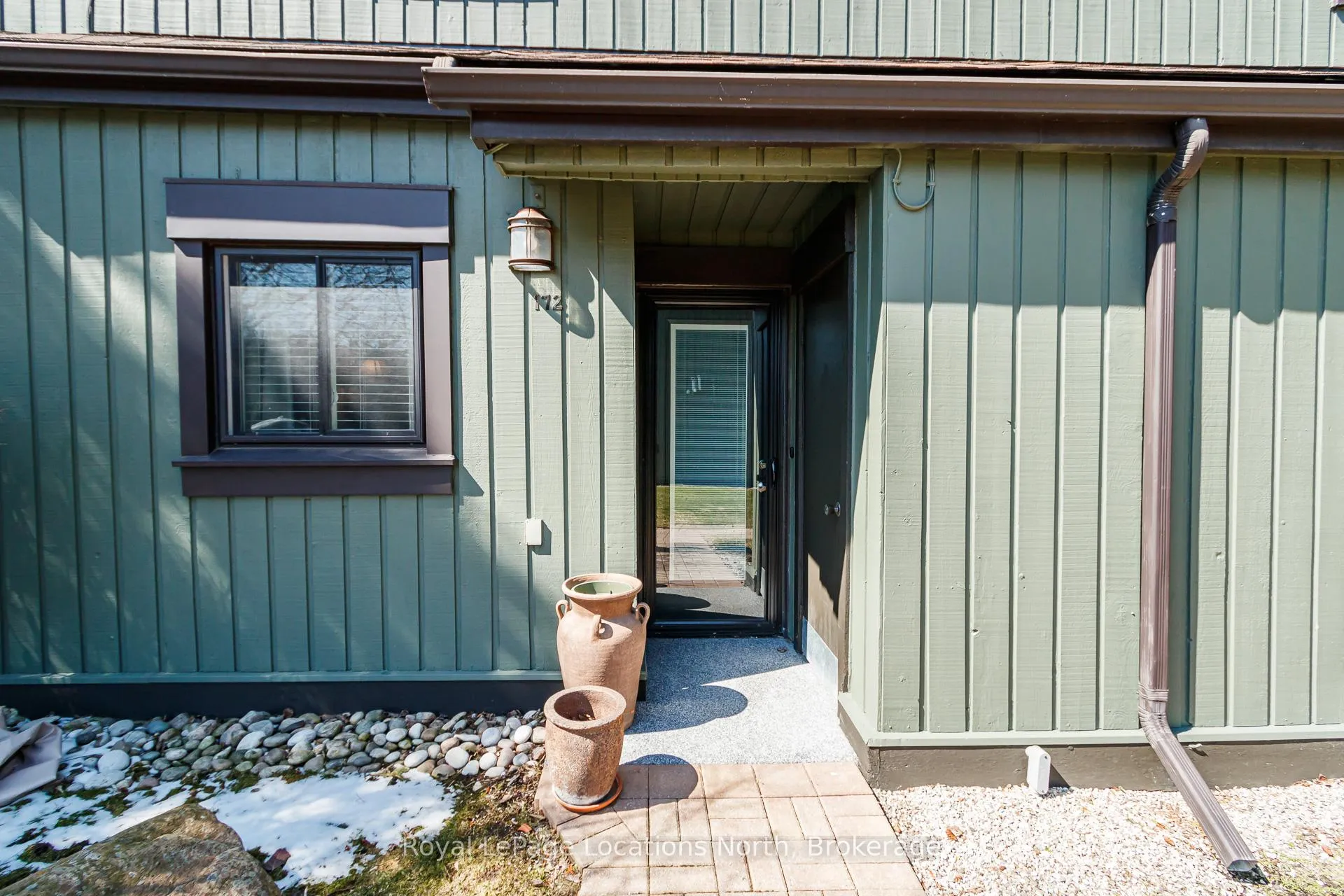 Photo 4 of 172 Escarpment Crescent, Collingwood — HOMEH