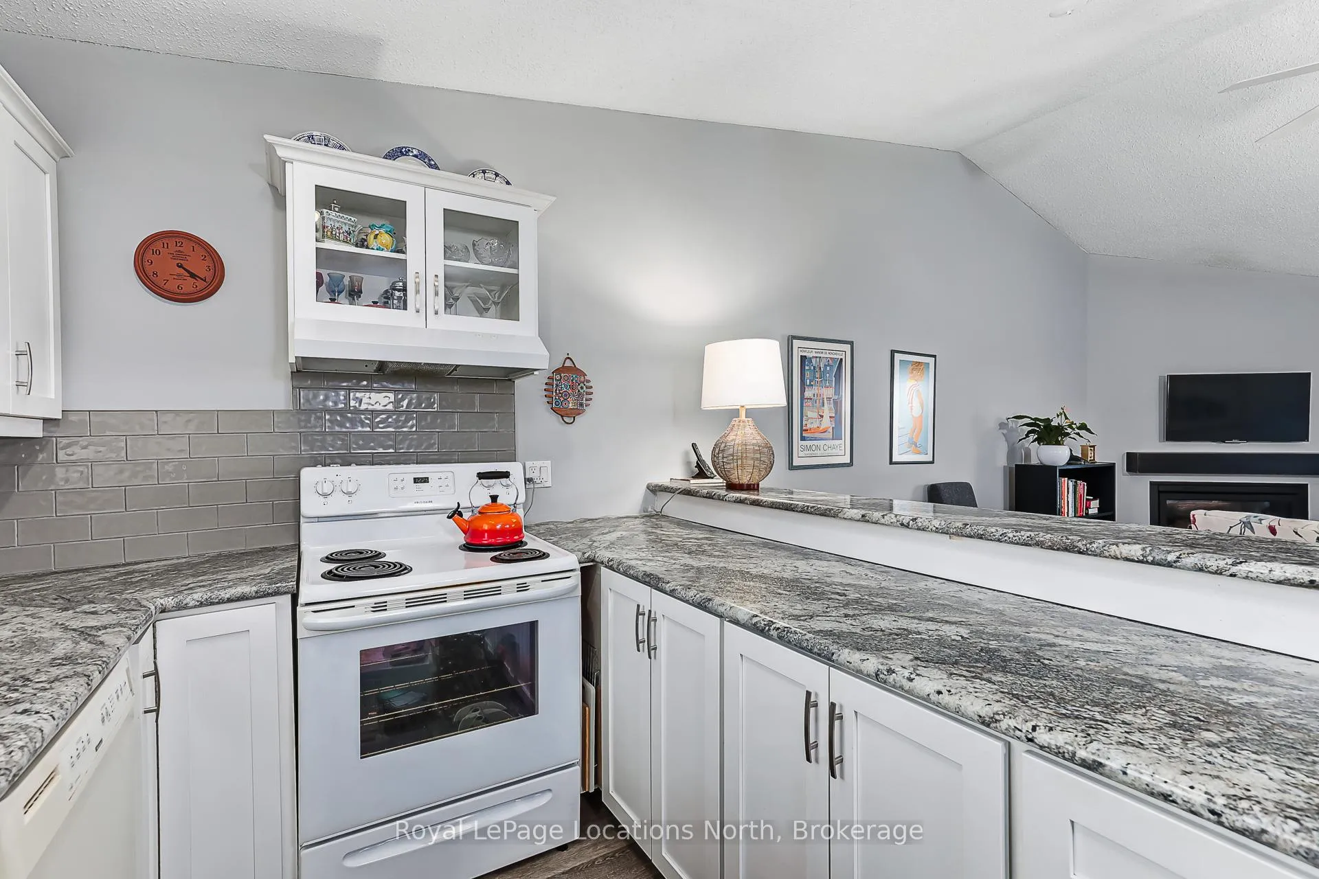 Photo 18 of 172 Escarpment Crescent, Collingwood — HOMEH