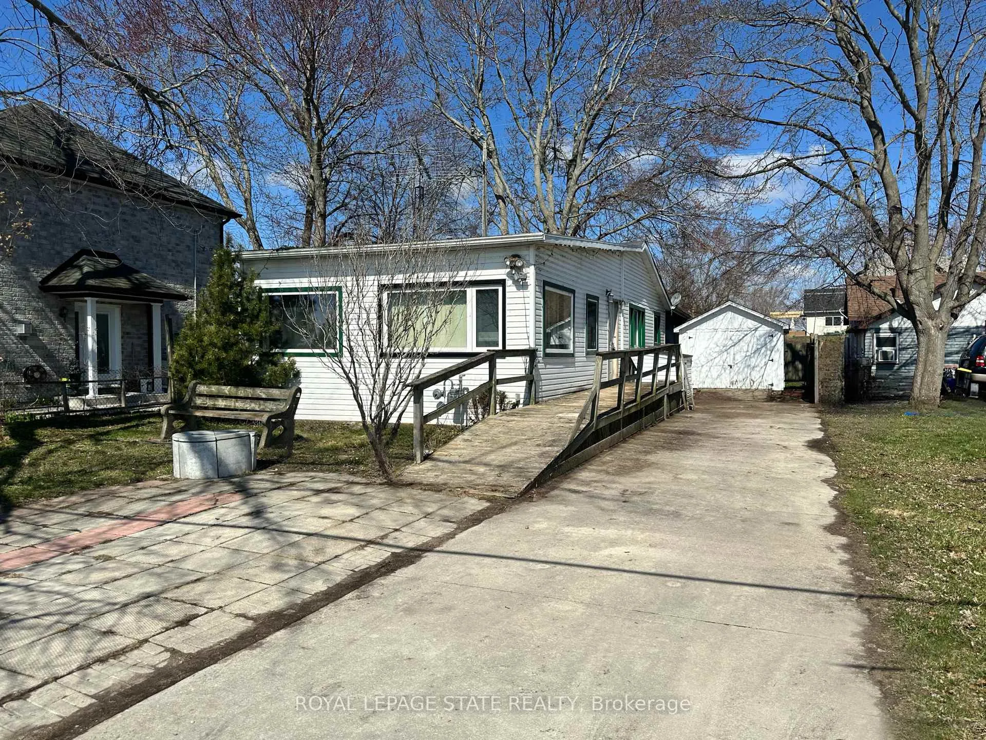 Front of 2483 North Shore Drive