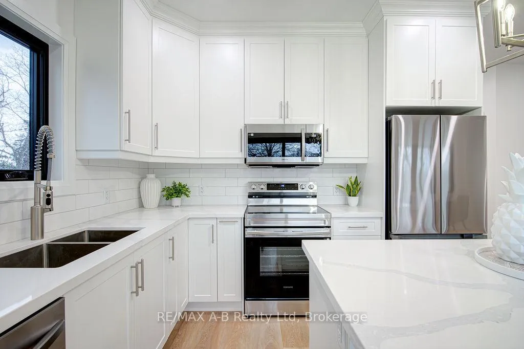 Photo 5 of 312 Forman Avenue, Stratford — HOMEH