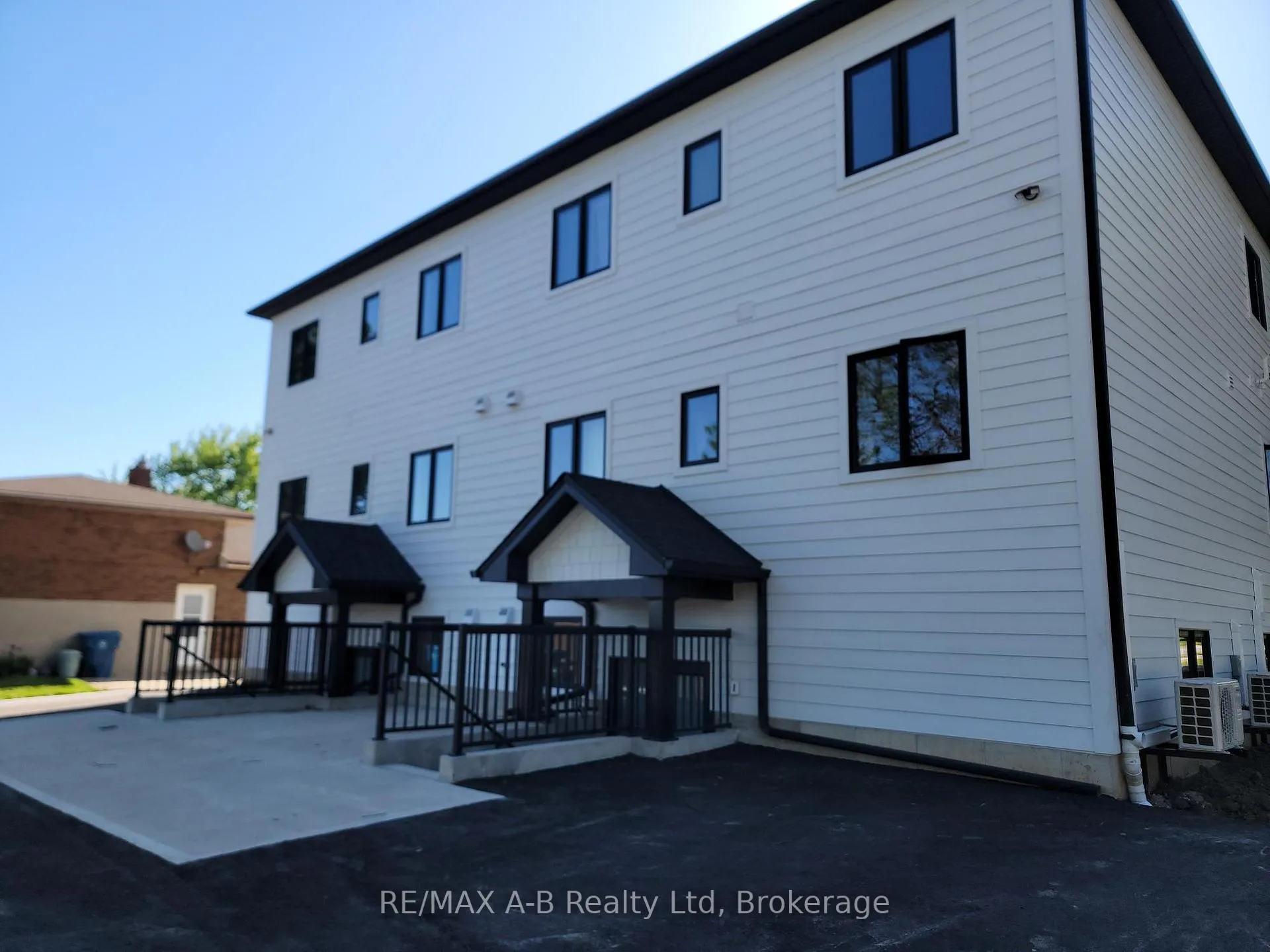 Photo 10 of 312 Forman Avenue, Stratford — HOMEH