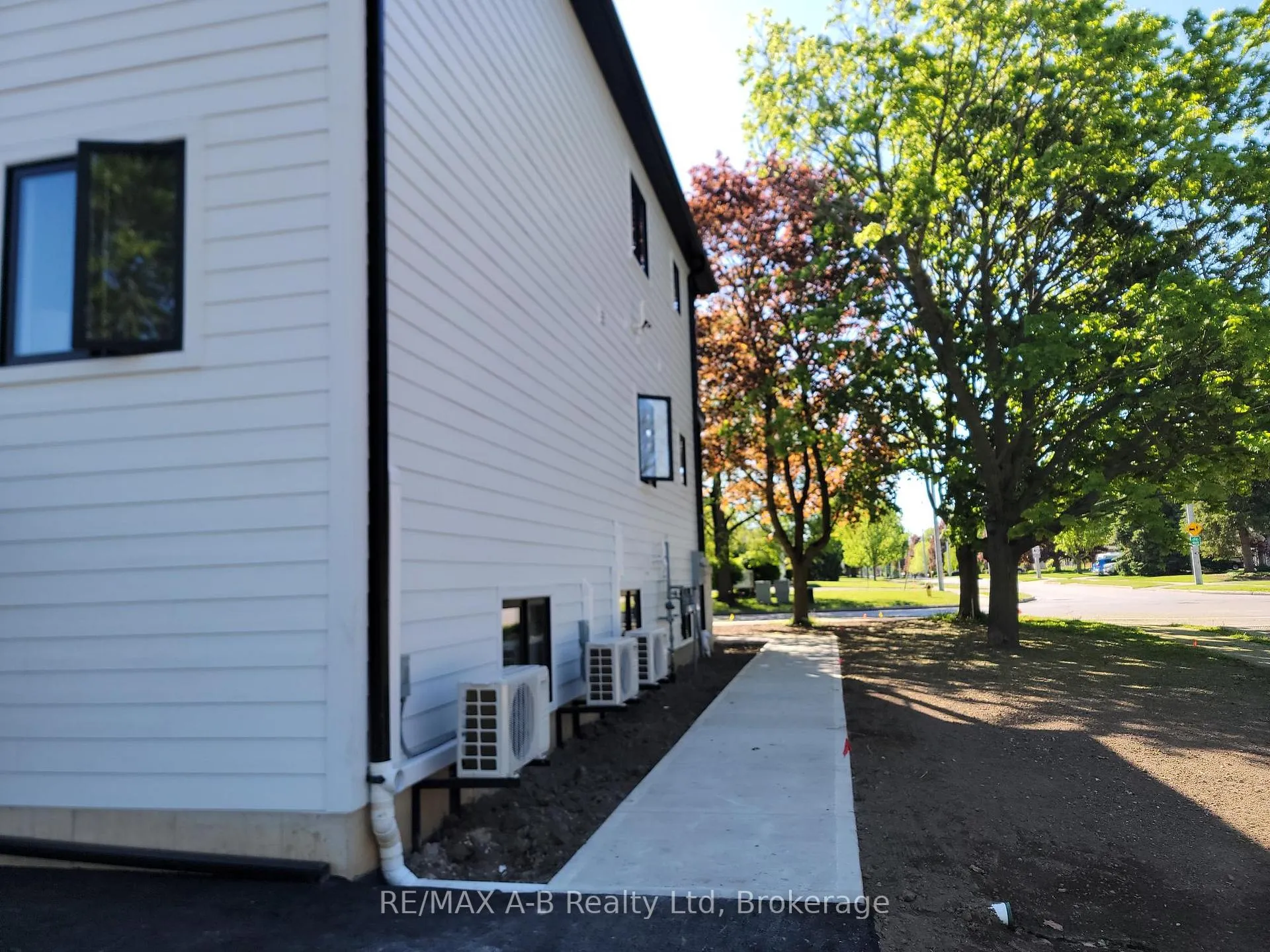 Photo 11 of 312 Forman Avenue, Stratford — HOMEH