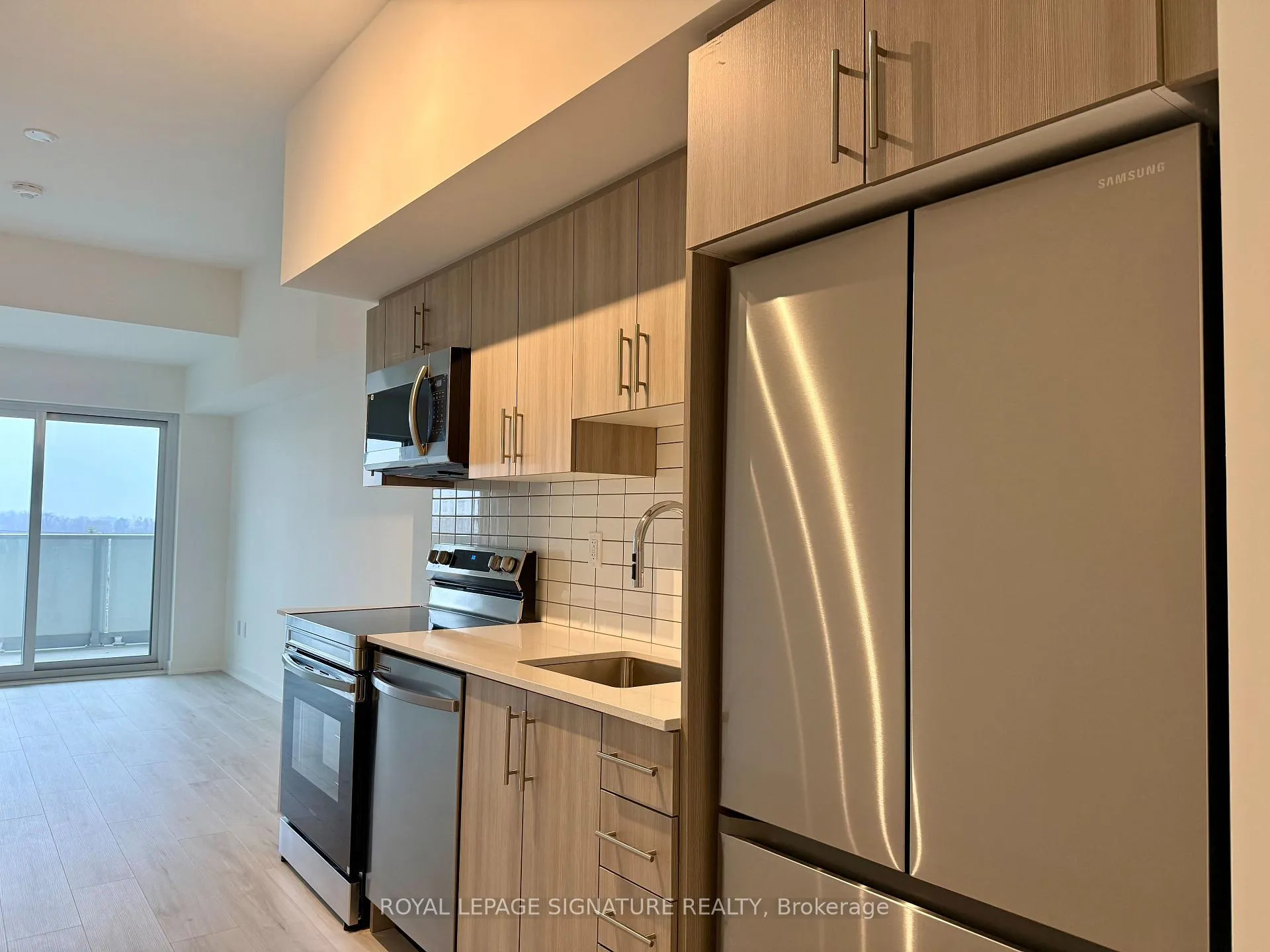 Photo 3 of Unit 409, 1010 Sandy Beach Road, Pickering, Bay Ridges — HOMEH
