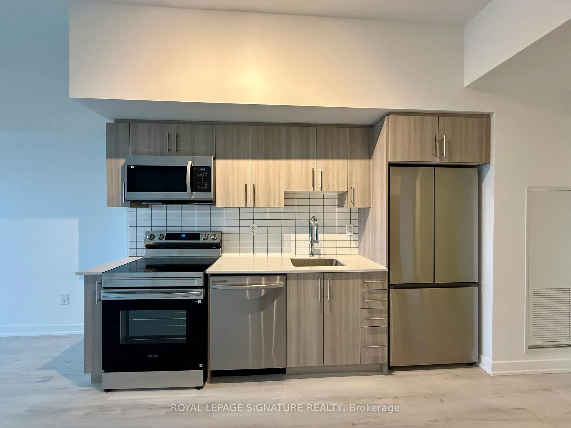 Photo 4 of Unit 409, 1010 Sandy Beach Road, Pickering, Bay Ridges — HOMEH