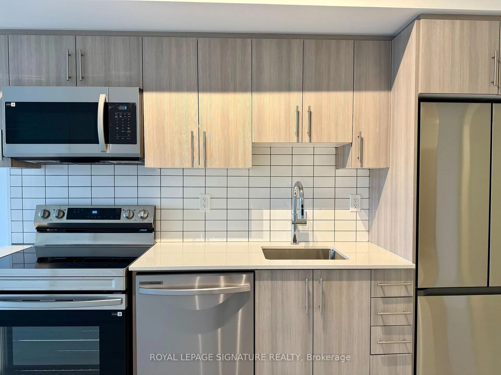 Photo 5 of Unit 409, 1010 Sandy Beach Road, Pickering, Bay Ridges — HOMEH