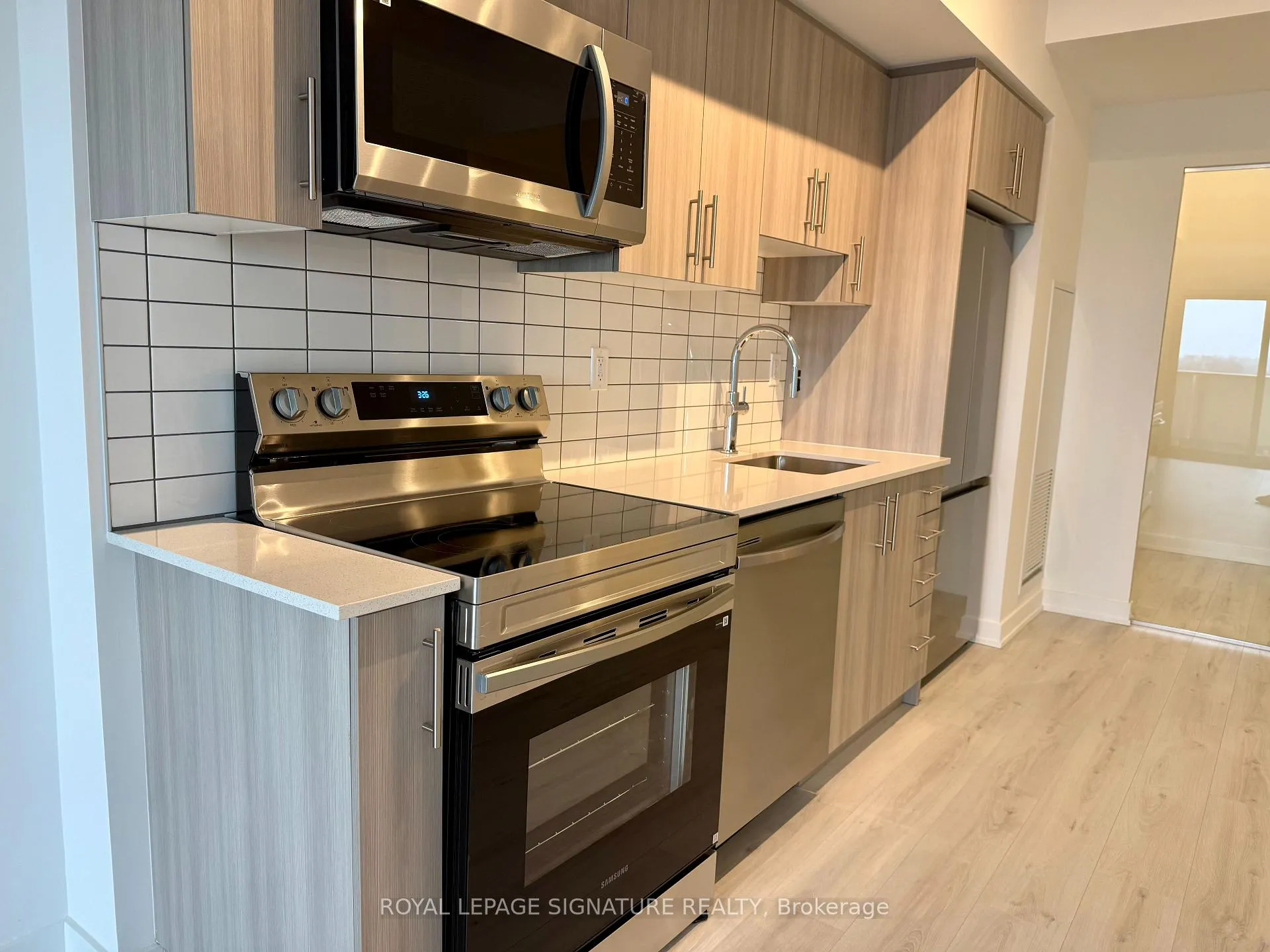 Photo 6 of Unit 409, 1010 Sandy Beach Road, Pickering, Bay Ridges — HOMEH