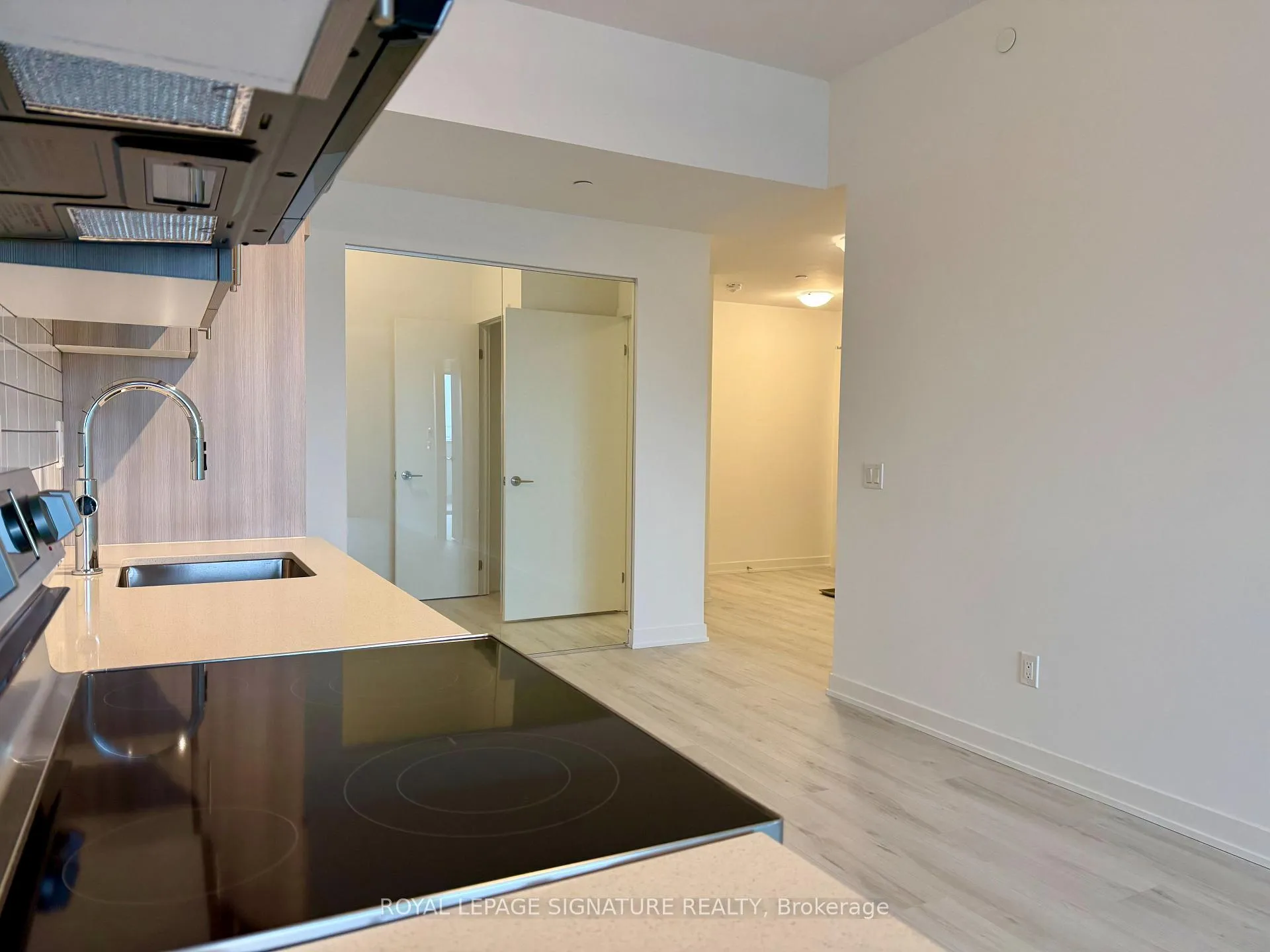 Photo 8 of Unit 409, 1010 Sandy Beach Road, Pickering, Bay Ridges — HOMEH