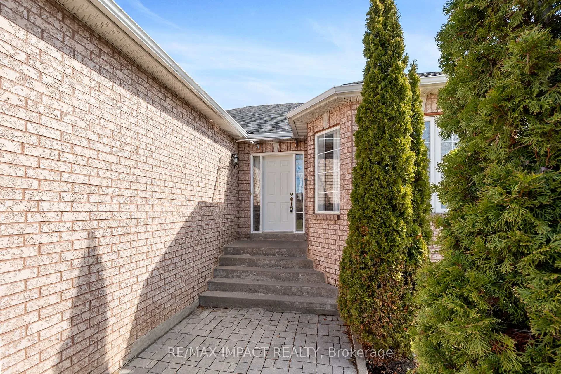 Photo 4 of 766 Munson Crescent, Cobourg — HOMEH