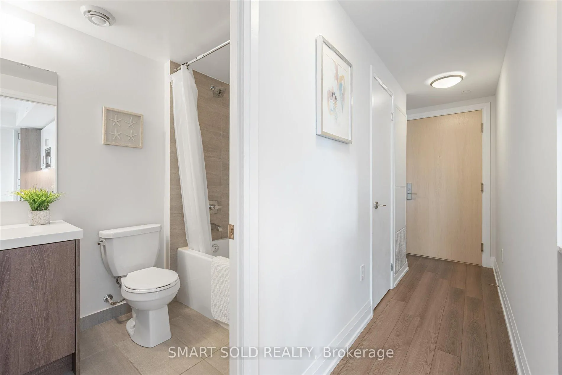 Photo 7 of Unit 3308, 77 Mutual St Street, Toronto, Church-Yonge Corridor — HOMEH
