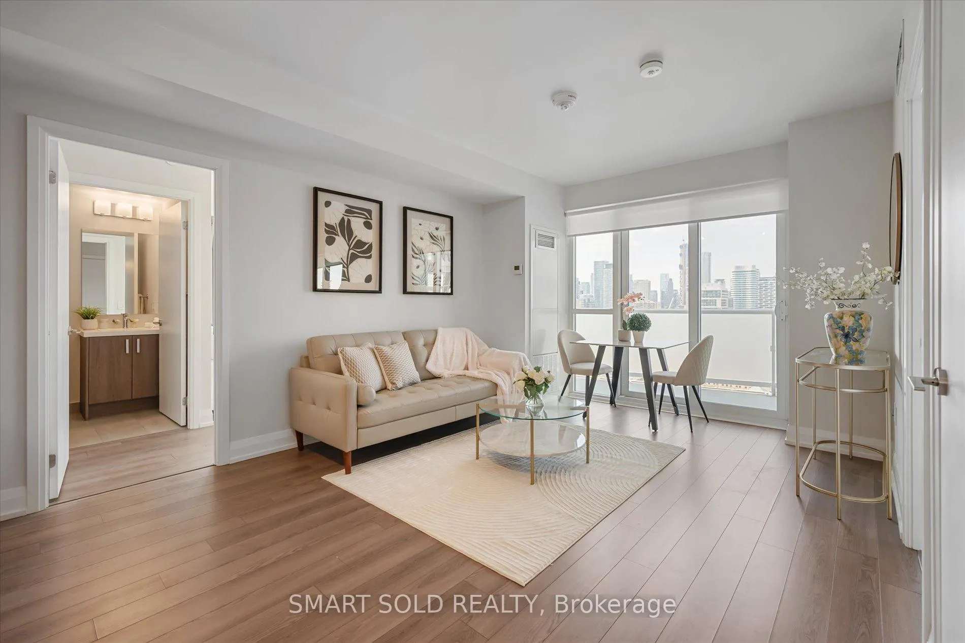 Photo 8 of Unit 3308, 77 Mutual St Street, Toronto, Church-Yonge Corridor — HOMEH