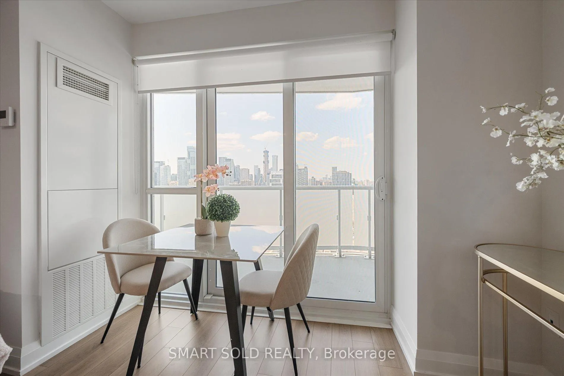 Photo 10 of Unit 3308, 77 Mutual St Street, Toronto, Church-Yonge Corridor — HOMEH