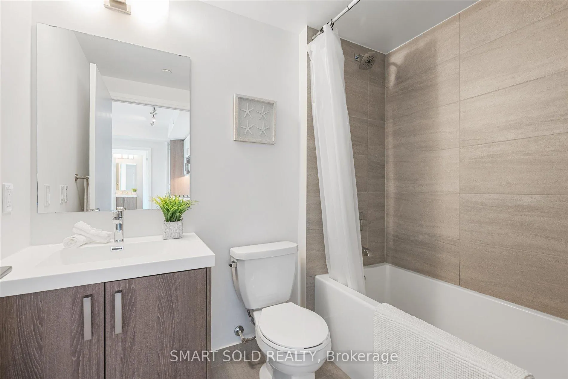 Photo 21 of Unit 3308, 77 Mutual St Street, Toronto, Church-Yonge Corridor — HOMEH