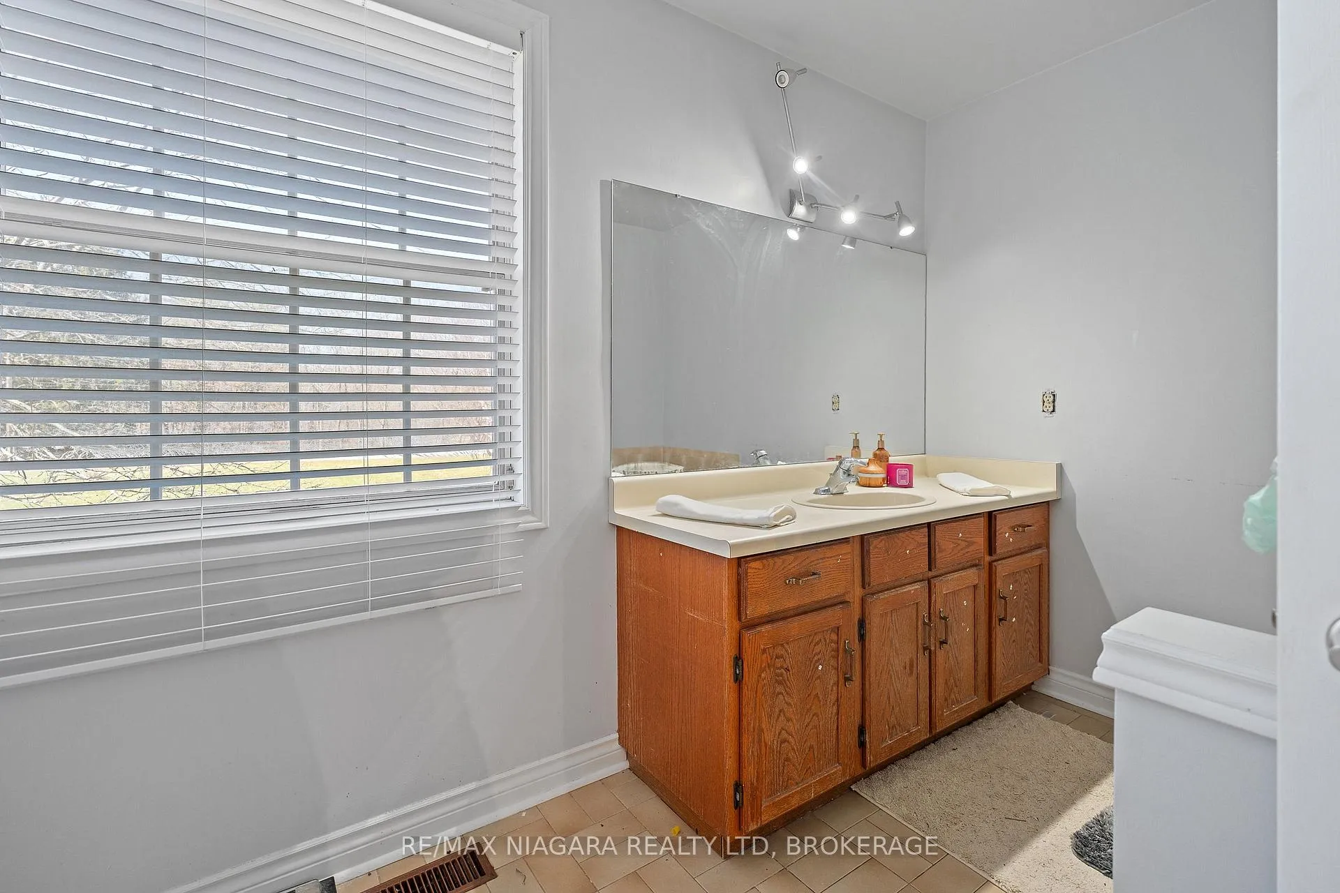 Photo 19 of 1165 Cream Street, Pelham, Fenwick — HOMEH