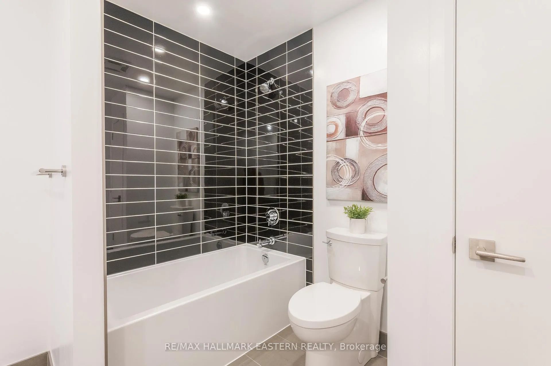 Photo 18 of Unit 505, 195 Hunter Street E, Peterborough, Ashburnham Ward 4 — HOMEH