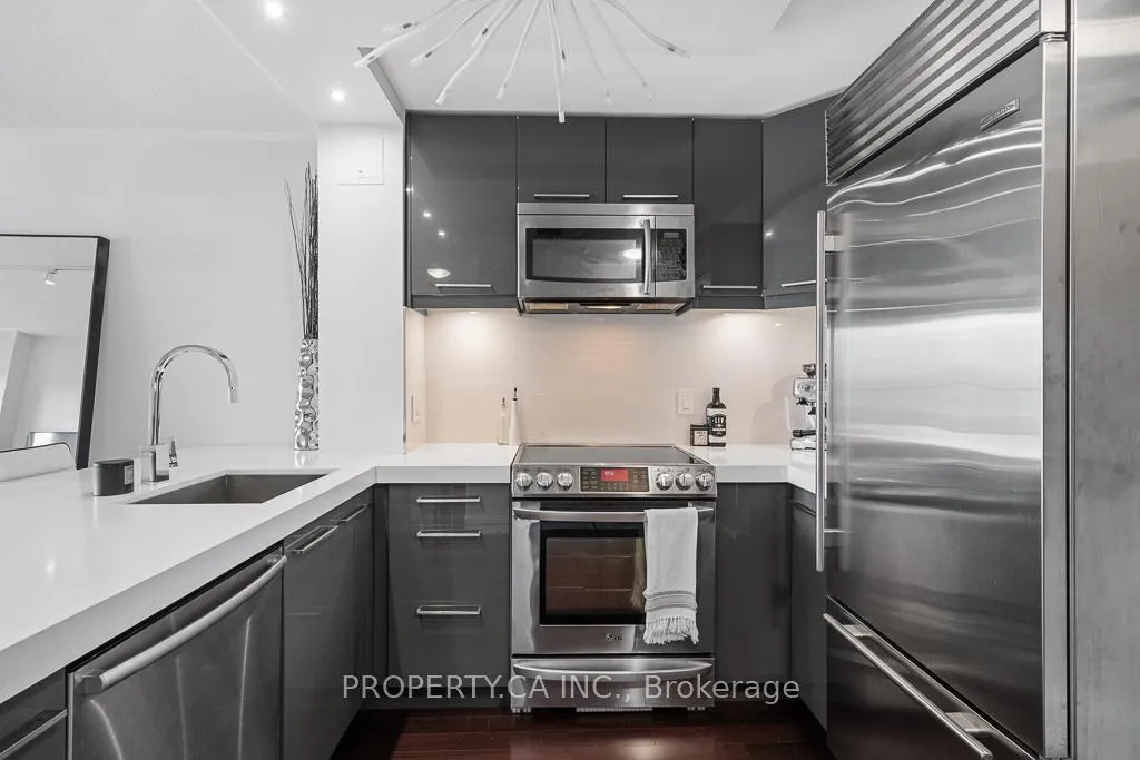 Photo 3 of Unit 1503, 909 Bay Street, Toronto, Bay Street Corridor — HOMEH