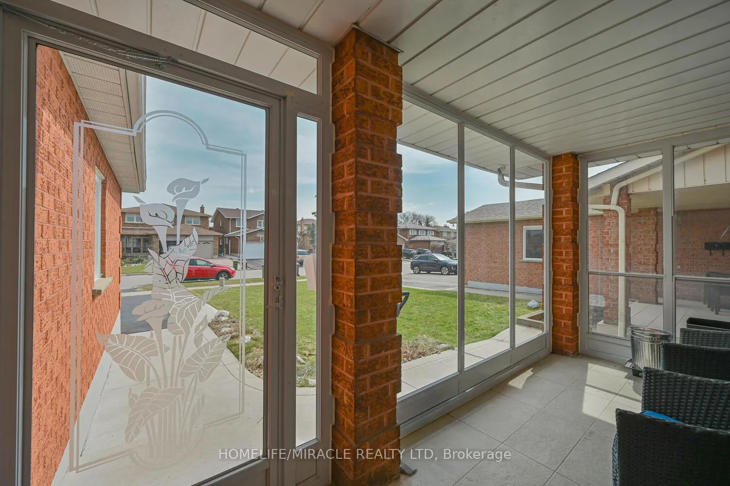 Photo 5 of 137 Minglehaze Drive, Etobicoke, Mount Olive-Silverstone-Jamestown — HOMEH