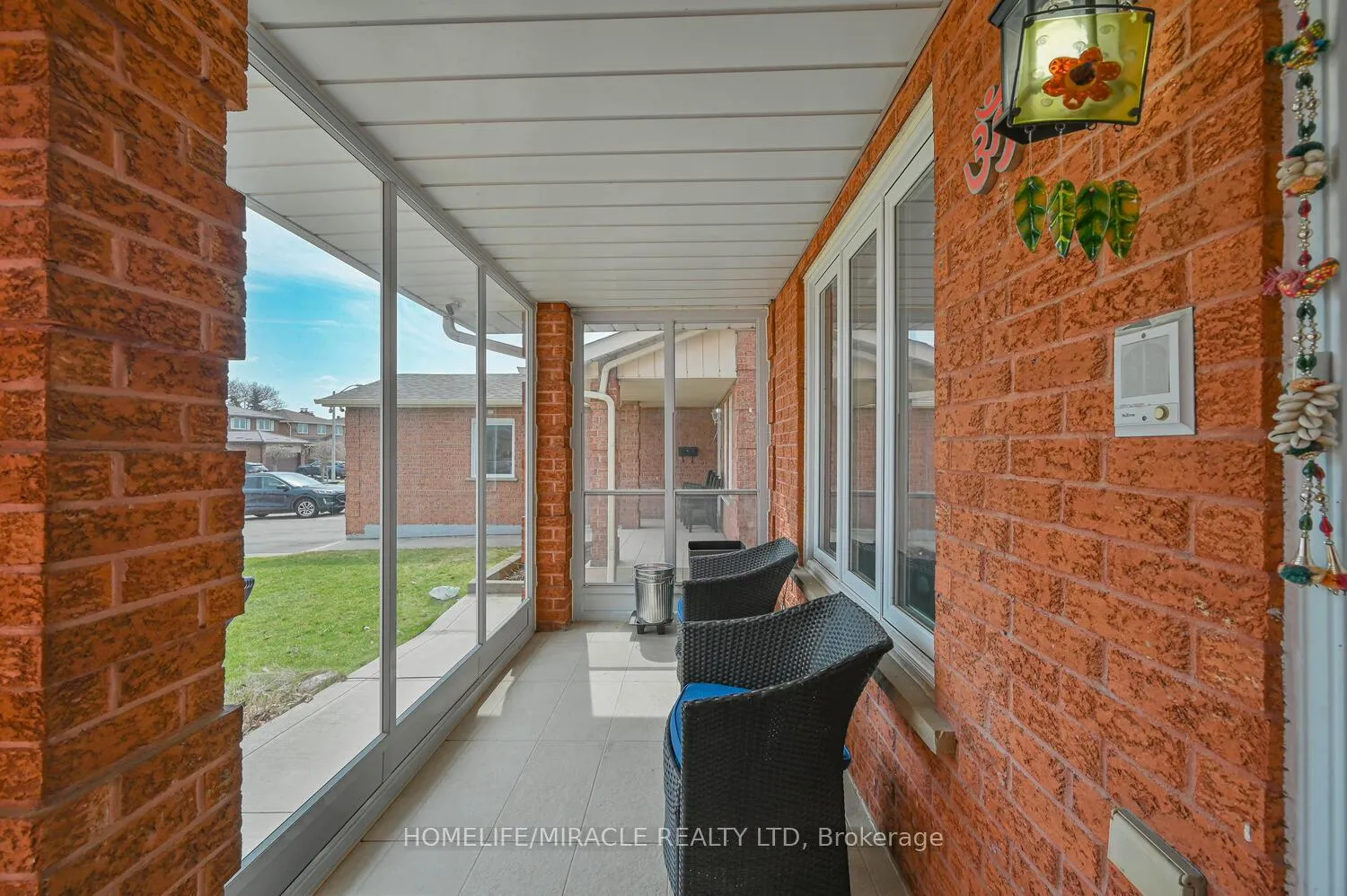 Photo 6 of 137 Minglehaze Drive, Etobicoke, Mount Olive-Silverstone-Jamestown — HOMEH