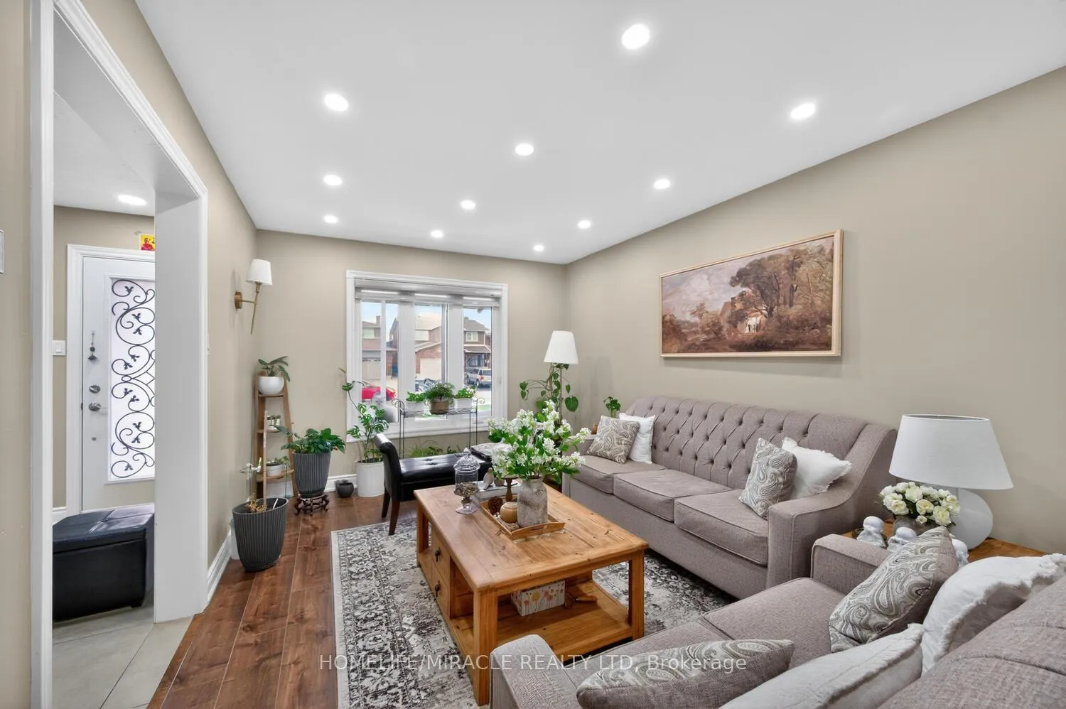 Photo 9 of 137 Minglehaze Drive, Etobicoke, Mount Olive-Silverstone-Jamestown — HOMEH