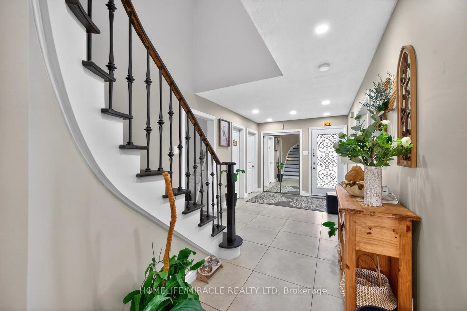 Photo 11 of 137 Minglehaze Drive, Etobicoke, Mount Olive-Silverstone-Jamestown — HOMEH