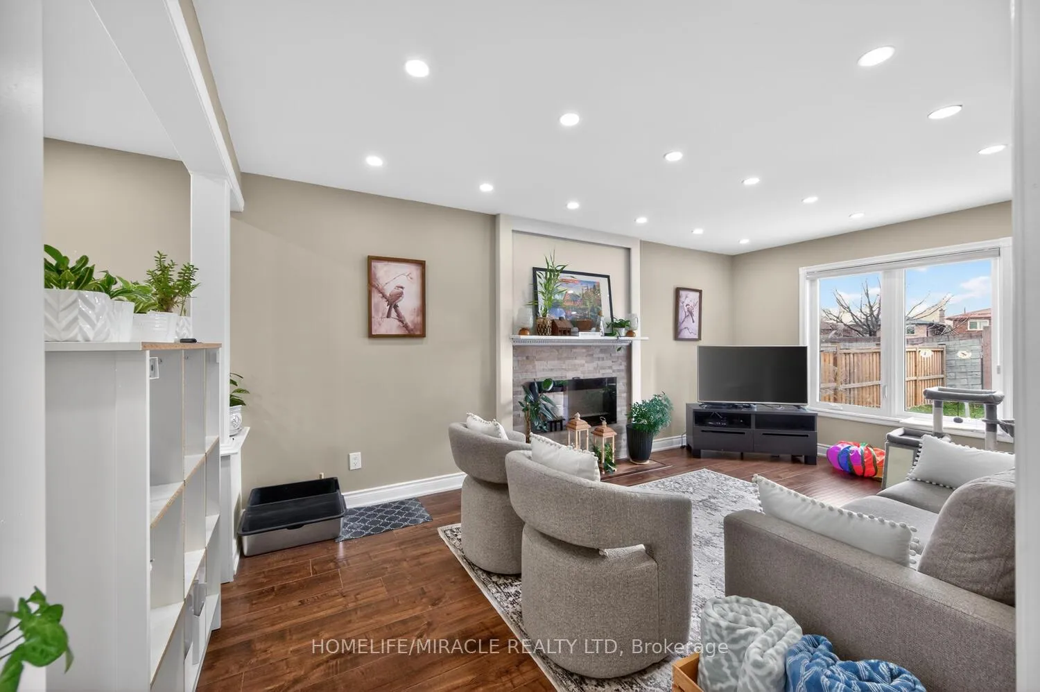 Photo 12 of 137 Minglehaze Drive, Etobicoke, Mount Olive-Silverstone-Jamestown — HOMEH