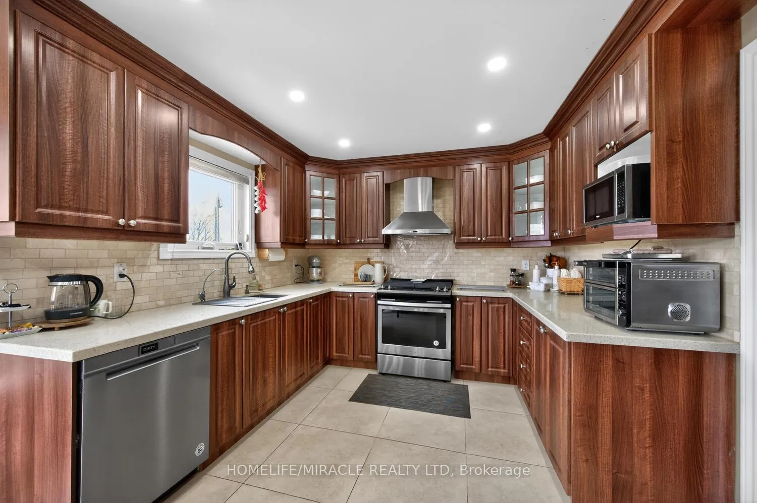 Photo 16 of 137 Minglehaze Drive, Etobicoke, Mount Olive-Silverstone-Jamestown — HOMEH