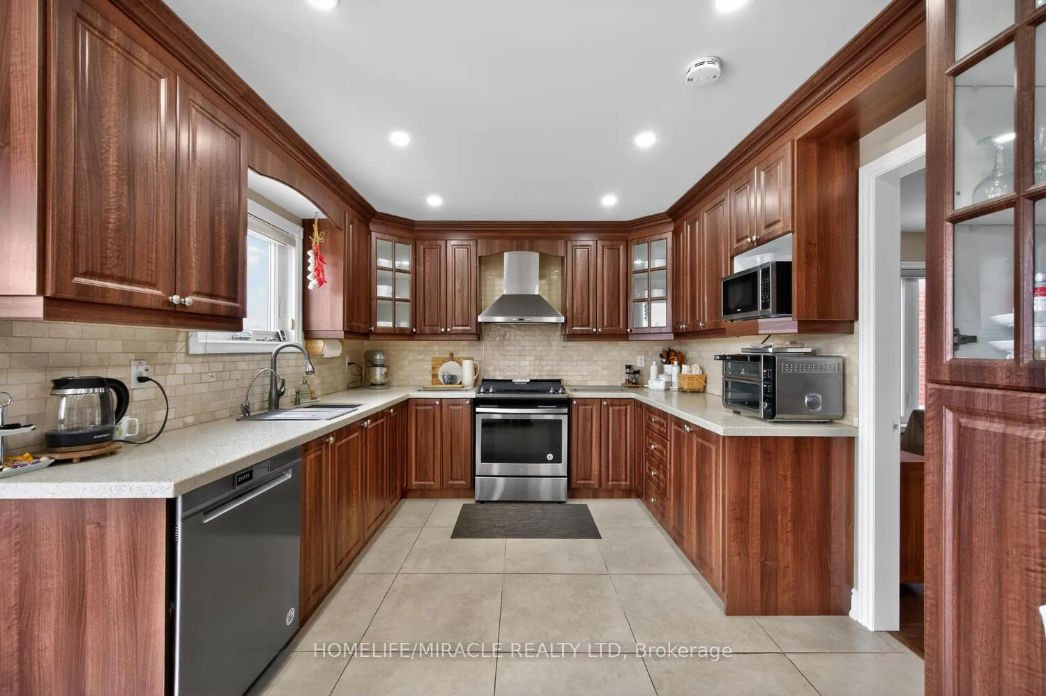 Photo 17 of 137 Minglehaze Drive, Etobicoke, Mount Olive-Silverstone-Jamestown — HOMEH