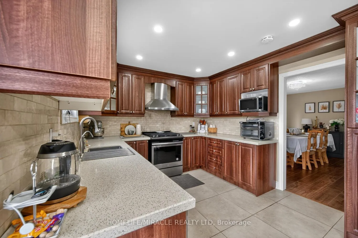 Photo 18 of 137 Minglehaze Drive, Etobicoke, Mount Olive-Silverstone-Jamestown — HOMEH