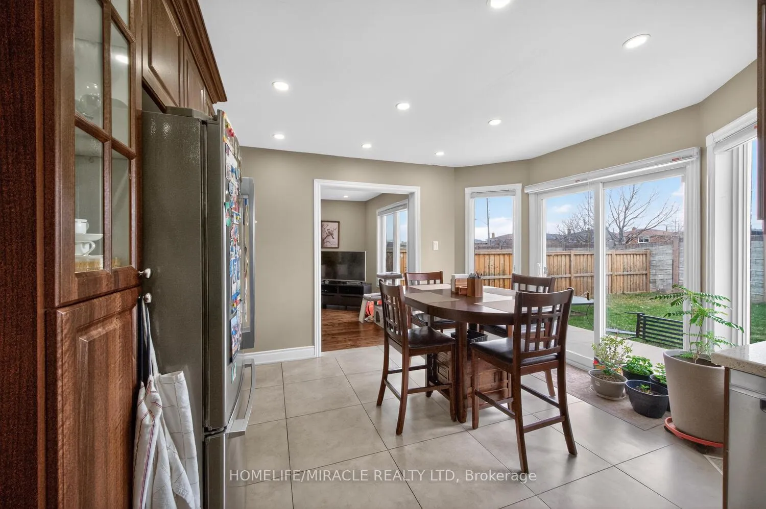 Photo 21 of 137 Minglehaze Drive, Etobicoke, Mount Olive-Silverstone-Jamestown — HOMEH