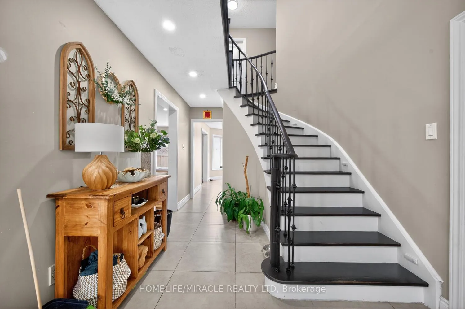 Photo 26 of 137 Minglehaze Drive, Etobicoke, Mount Olive-Silverstone-Jamestown — HOMEH