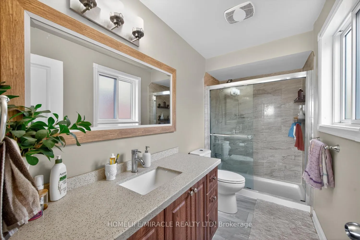 Photo 31 of 137 Minglehaze Drive, Etobicoke, Mount Olive-Silverstone-Jamestown — HOMEH