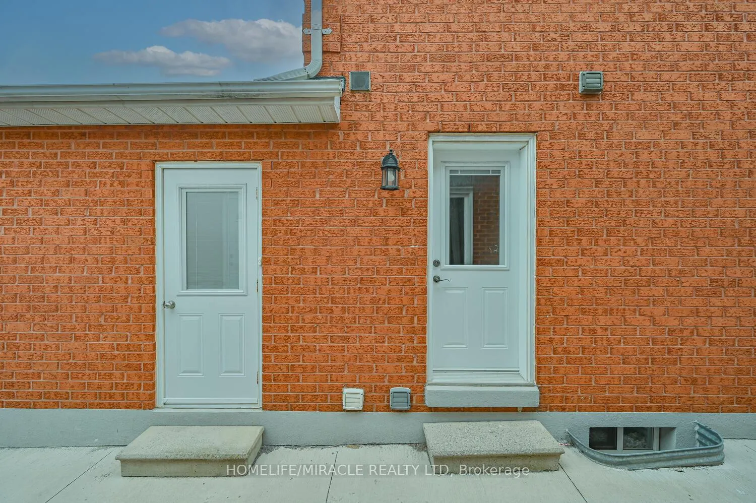 Photo 37 of 137 Minglehaze Drive, Etobicoke, Mount Olive-Silverstone-Jamestown — HOMEH