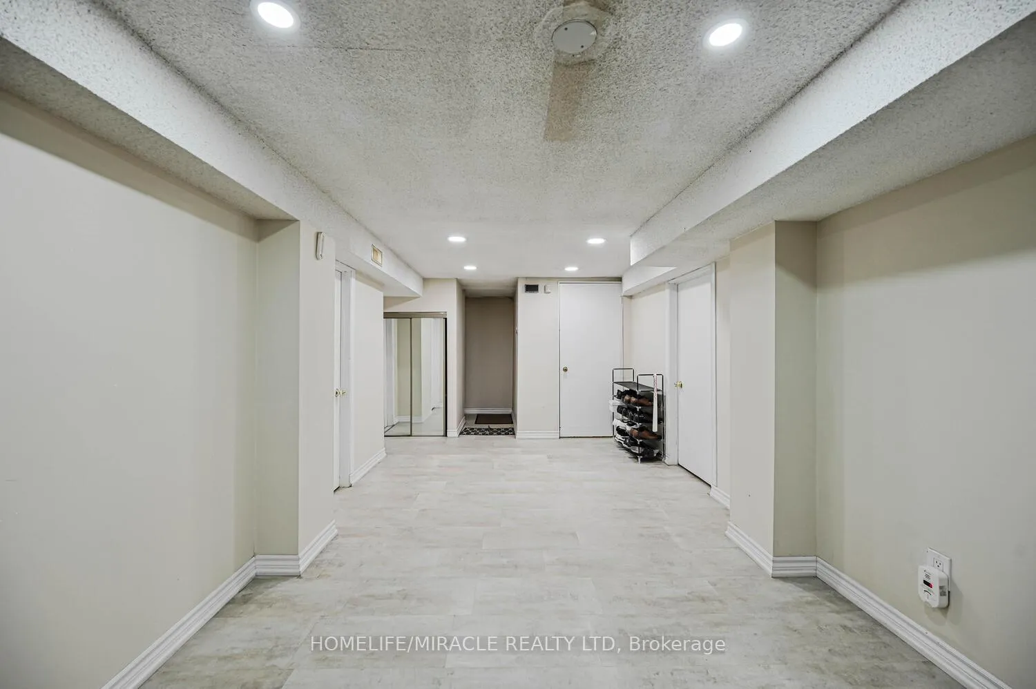 Photo 38 of 137 Minglehaze Drive, Etobicoke, Mount Olive-Silverstone-Jamestown — HOMEH