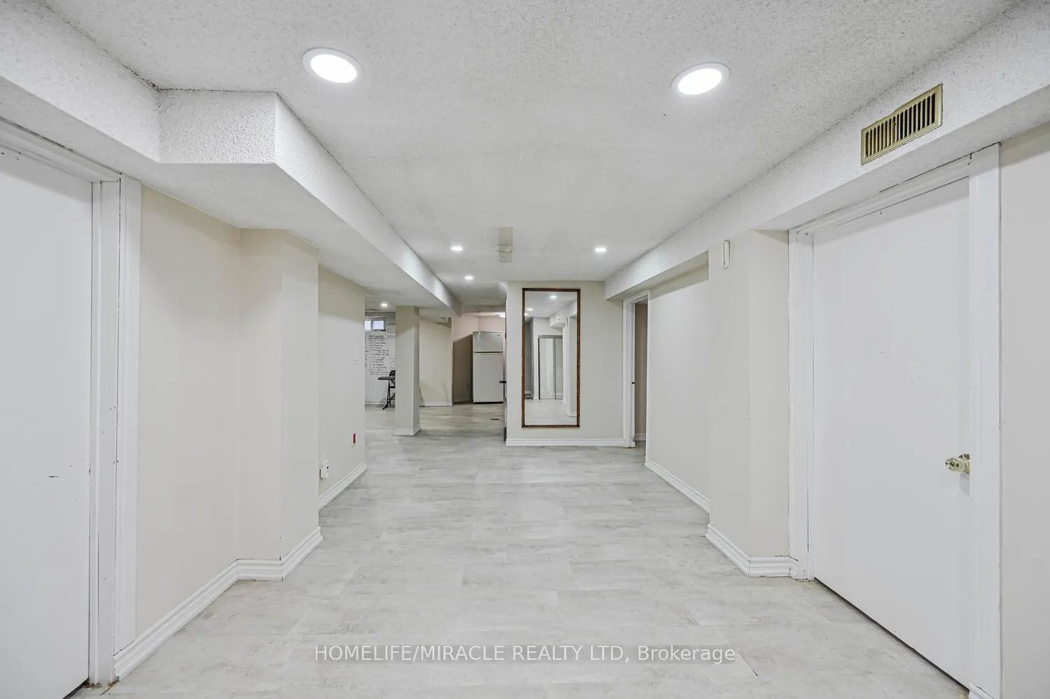 Photo 39 of 137 Minglehaze Drive, Etobicoke, Mount Olive-Silverstone-Jamestown — HOMEH