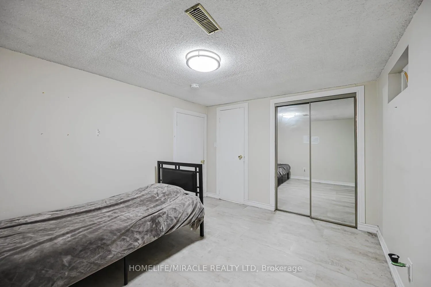 Photo 45 of 137 Minglehaze Drive, Etobicoke, Mount Olive-Silverstone-Jamestown — HOMEH