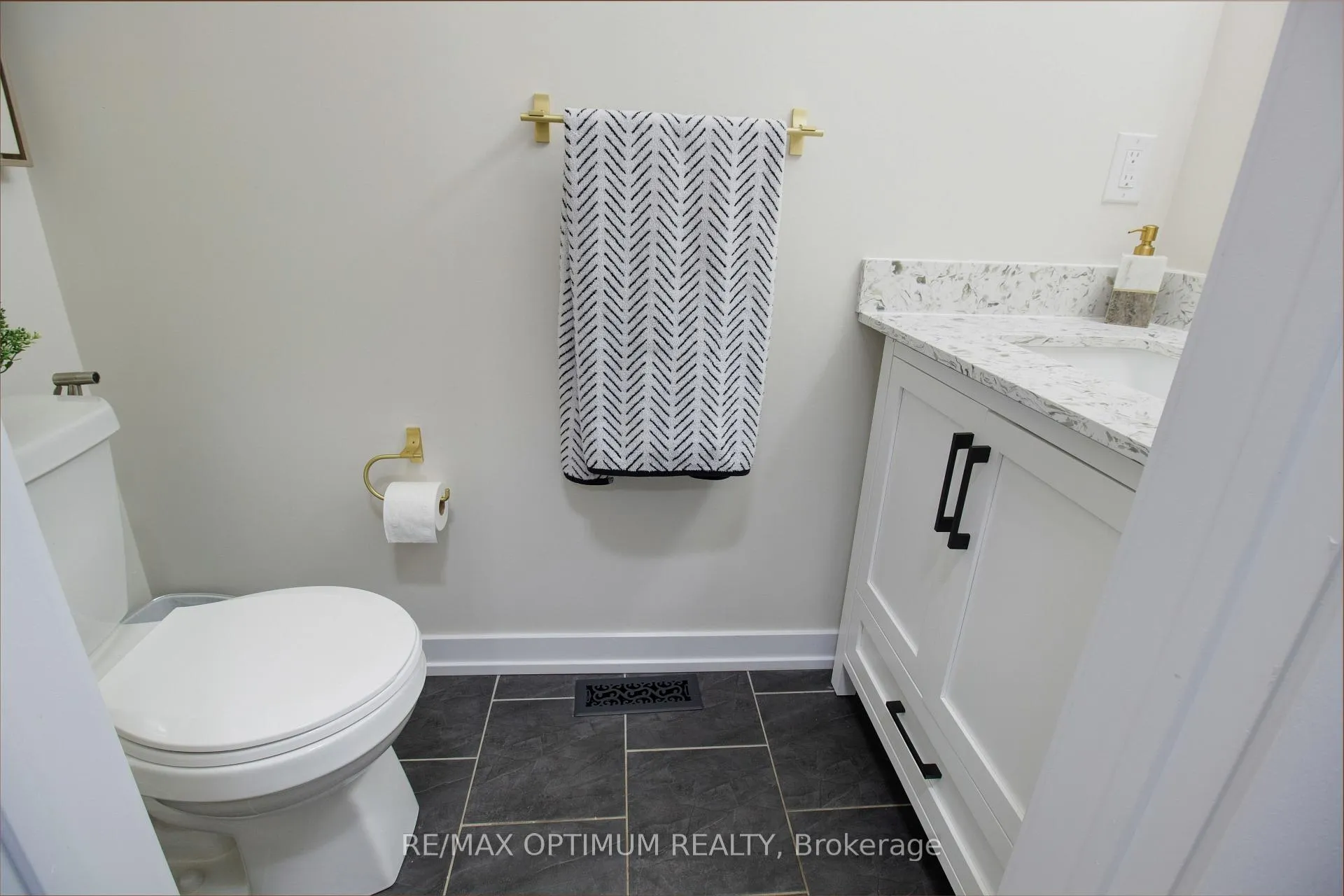 Photo 21 of 106 Sundin Drive, Haldimand — HOMEH