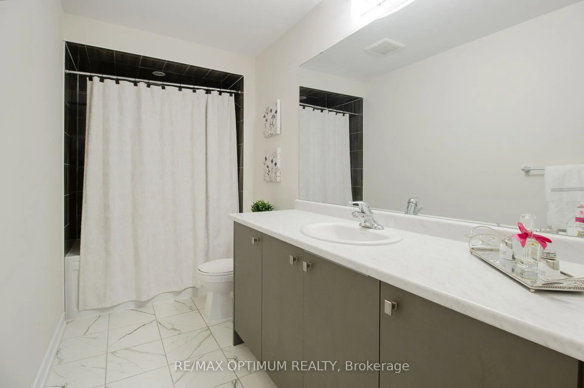 Photo 32 of 106 Sundin Drive, Haldimand — HOMEH