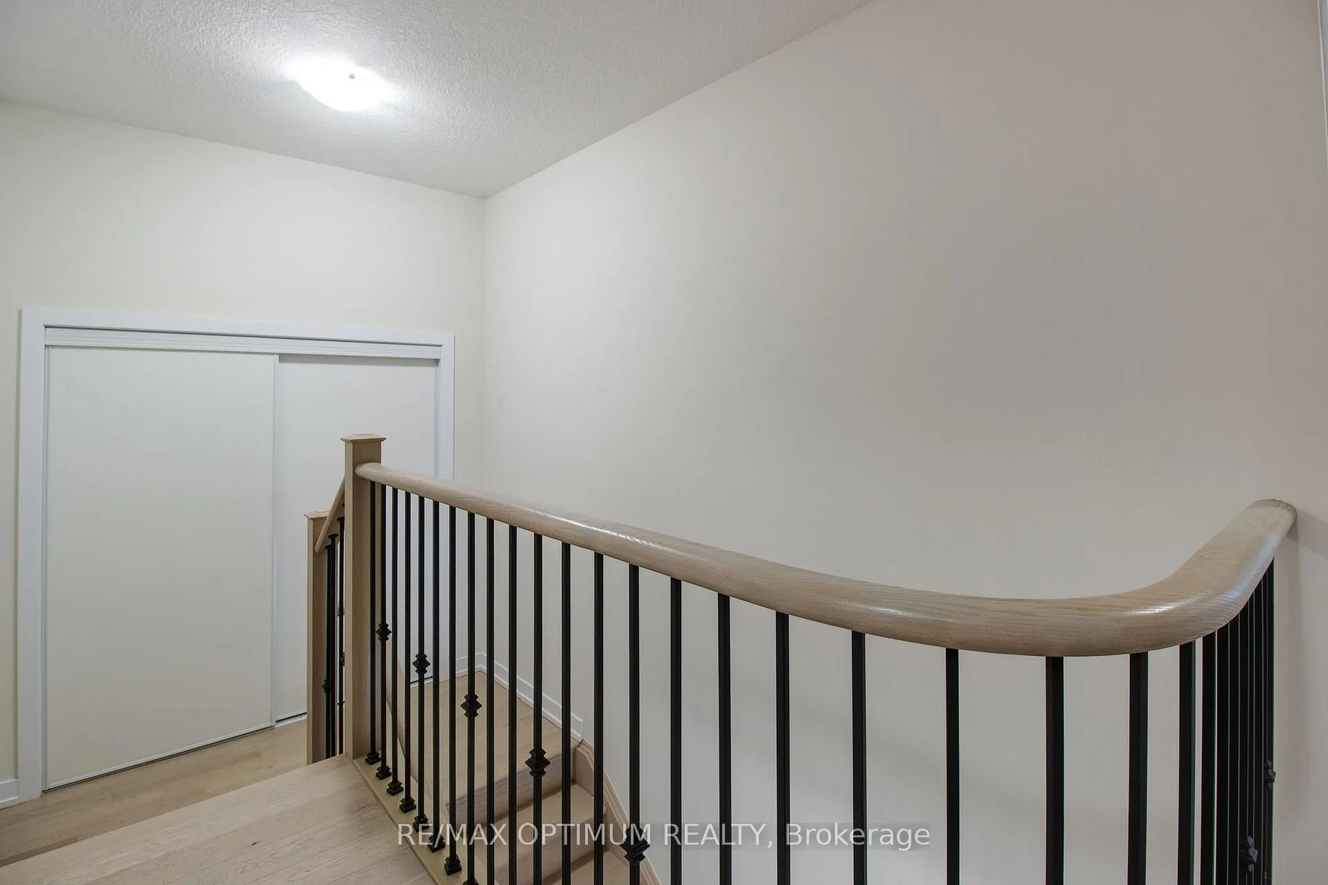 Photo 33 of 106 Sundin Drive, Haldimand — HOMEH