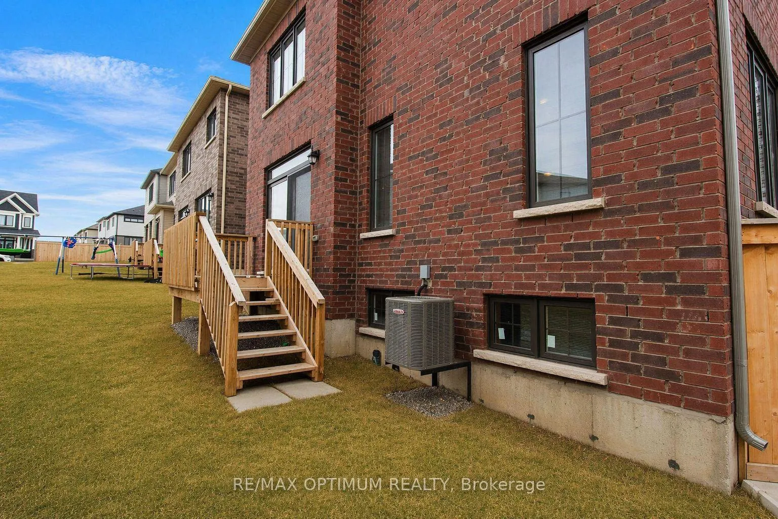 Photo 39 of 106 Sundin Drive, Haldimand — HOMEH
