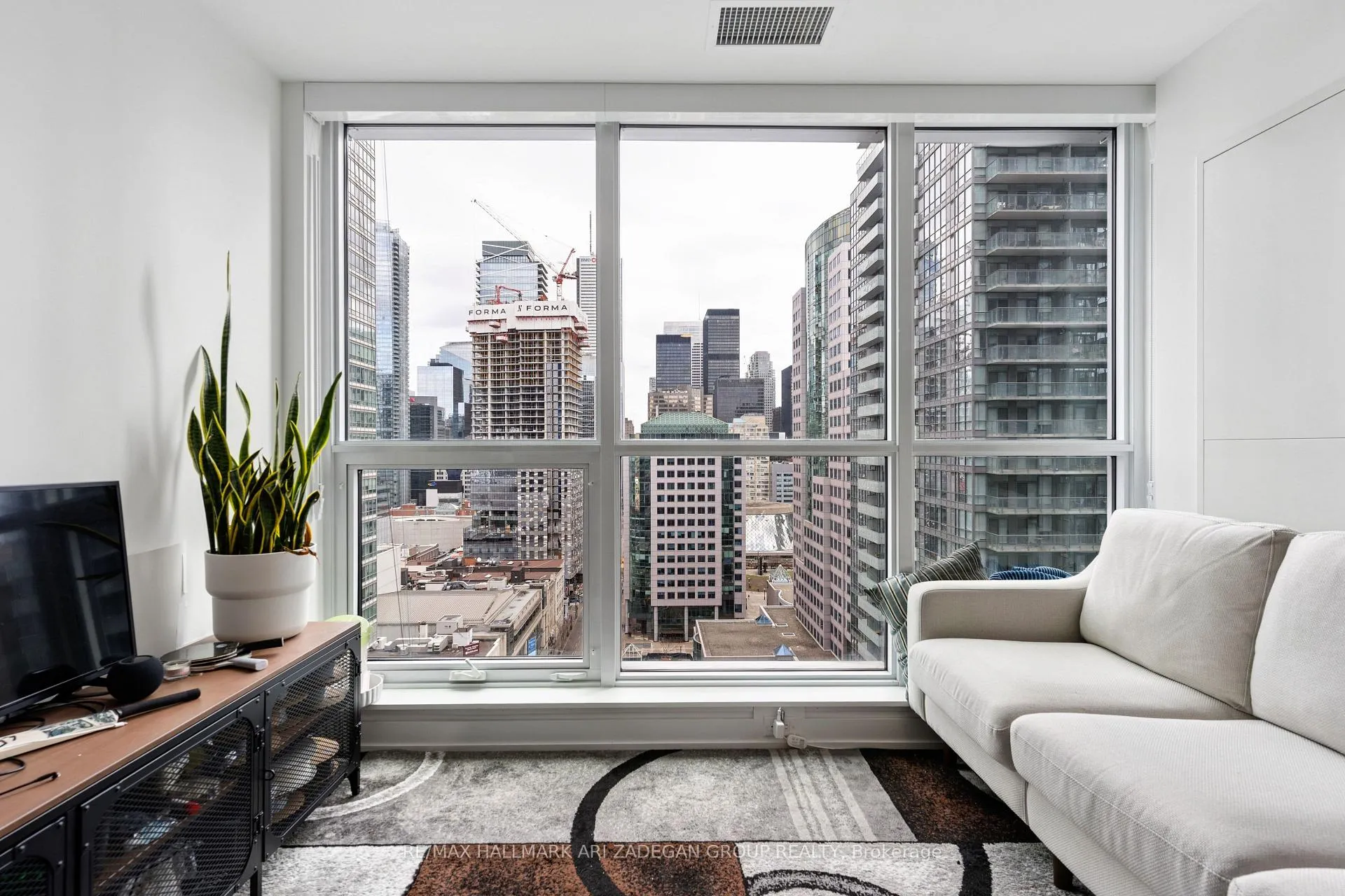 Photo 2 of Unit 1908, 327 King Street W, Toronto, Waterfront Communities — HOMEH