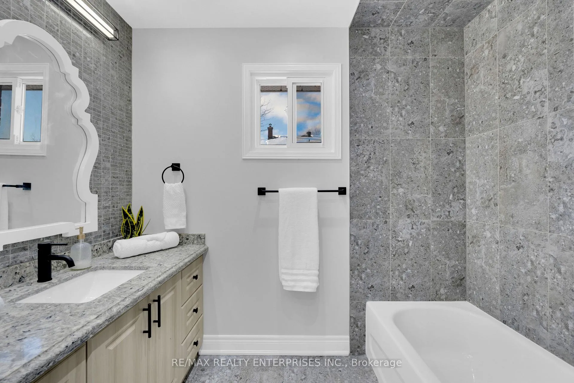 Photo 14 of 25 Porteous Circle, Brampton, Northgate — HOMEH