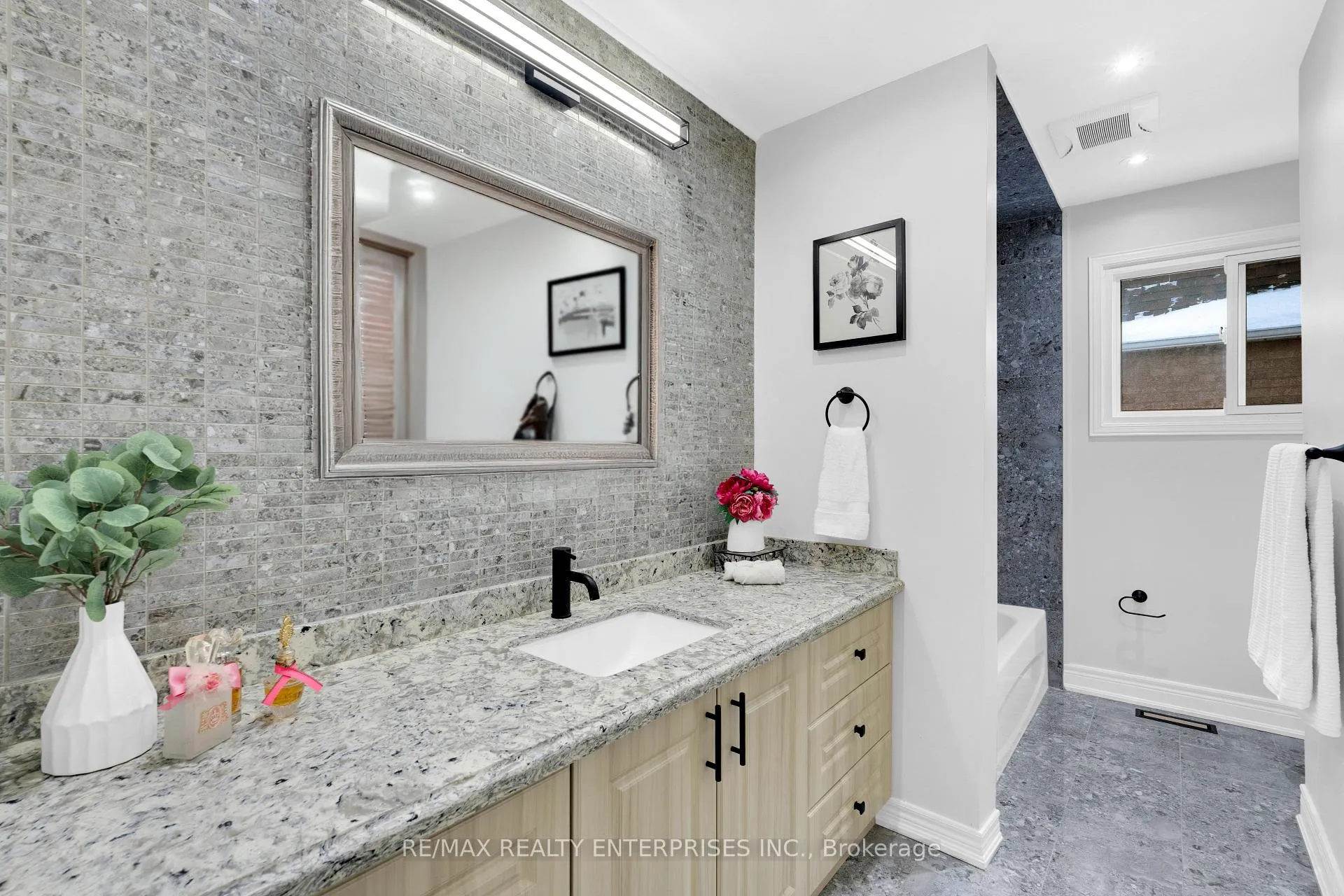 Photo 18 of 25 Porteous Circle, Brampton, Northgate — HOMEH