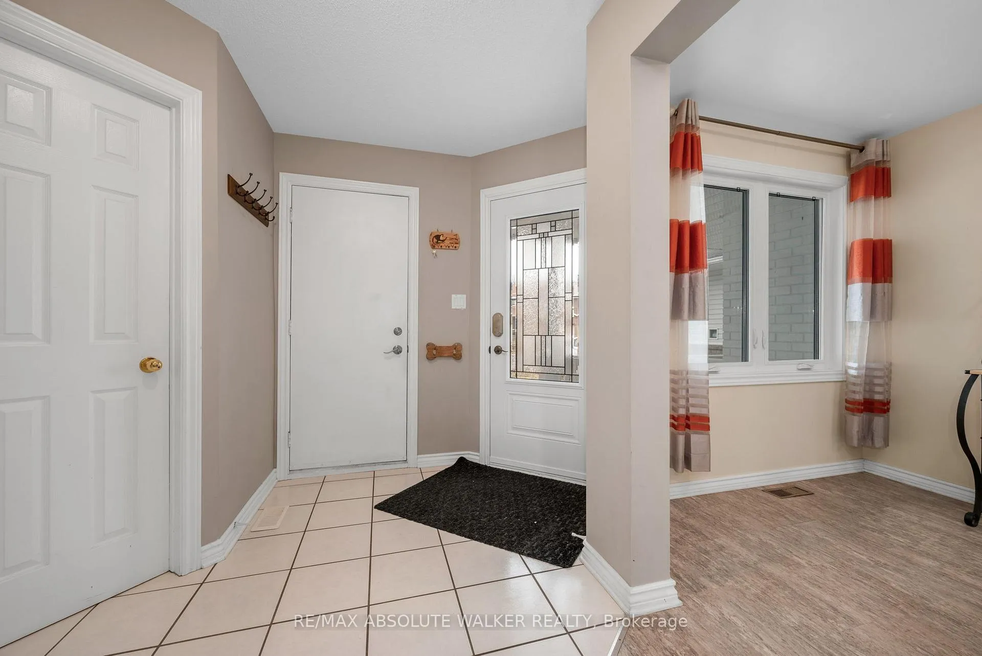 Photo 4 of 38 Beacon Way, Ottawa, Kanata - Morgan's Grant/South March — HOMEH