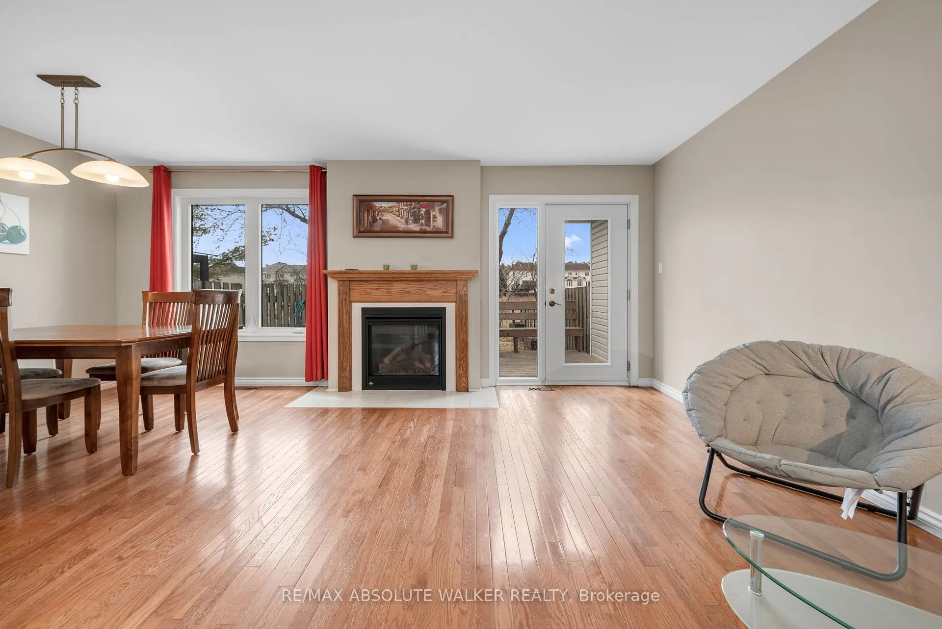 Photo 5 of 38 Beacon Way, Ottawa, Kanata - Morgan's Grant/South March — HOMEH