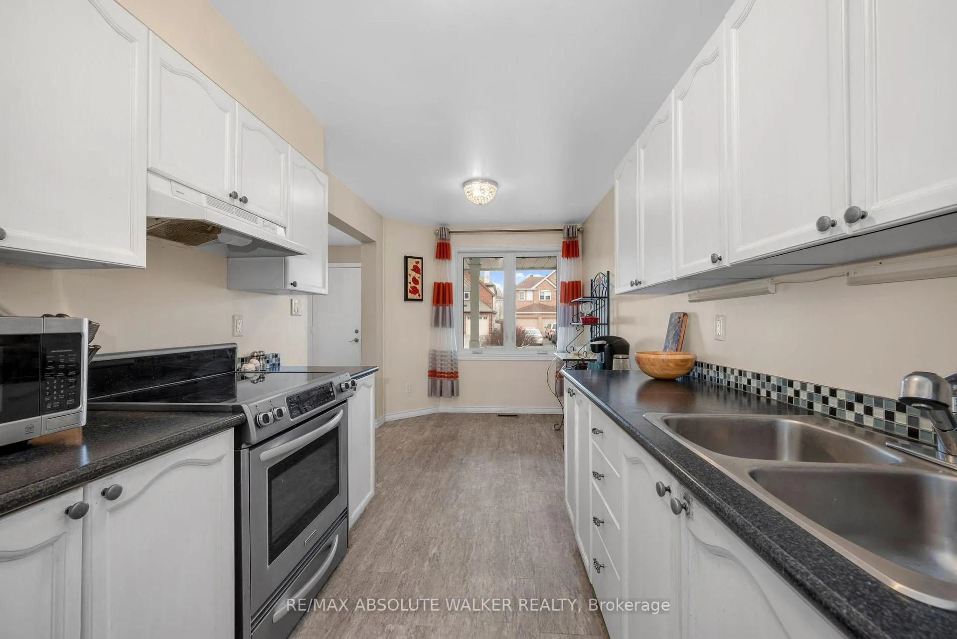 Photo 10 of 38 Beacon Way, Ottawa, Kanata - Morgan's Grant/South March — HOMEH
