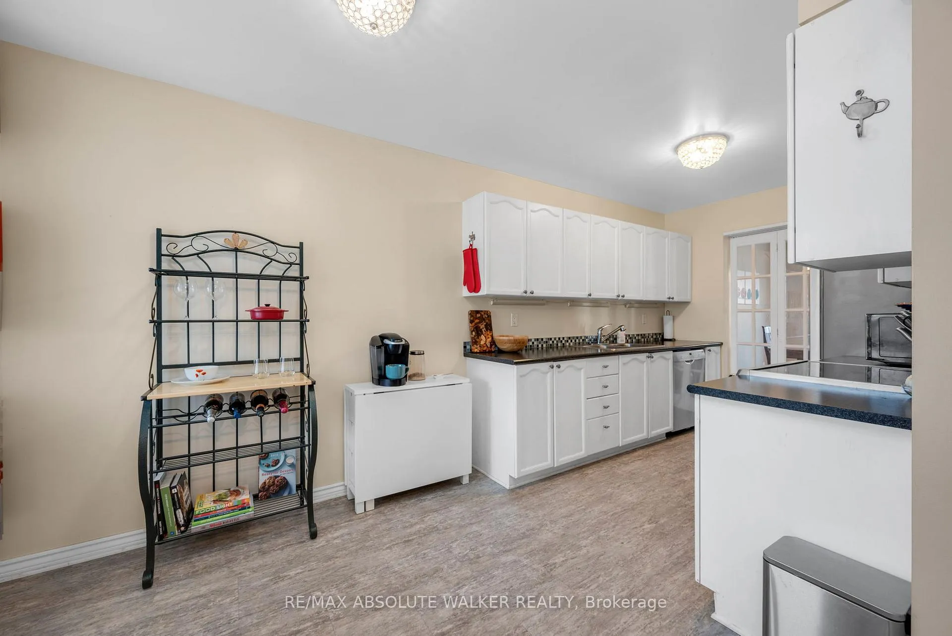Photo 11 of 38 Beacon Way, Ottawa, Kanata - Morgan's Grant/South March — HOMEH