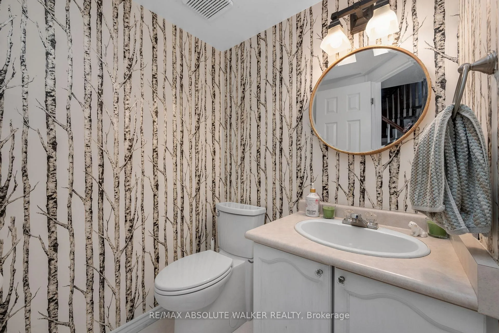 Photo 12 of 38 Beacon Way, Ottawa, Kanata - Morgan's Grant/South March — HOMEH