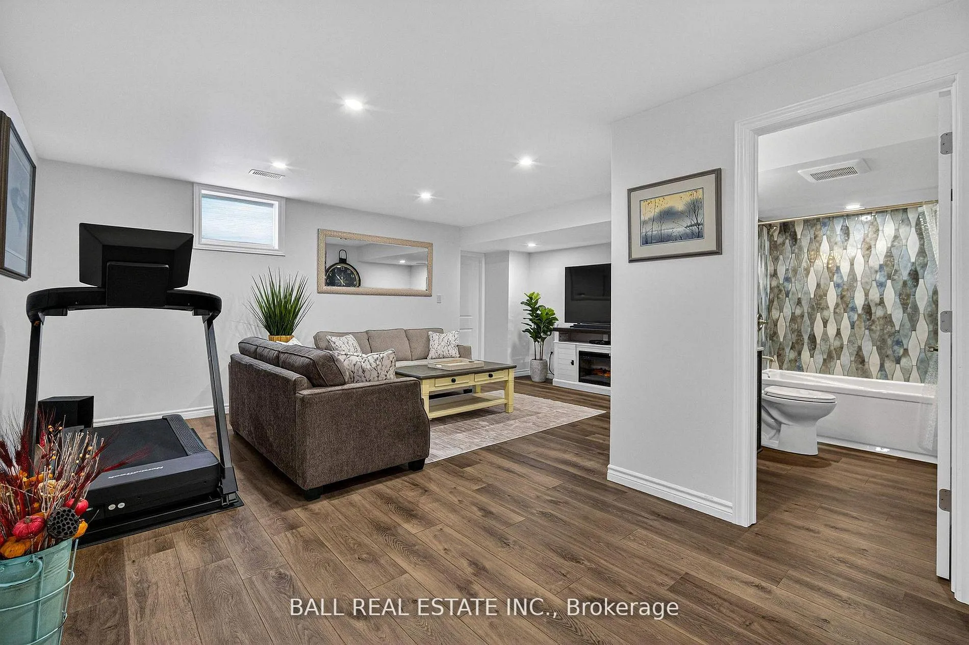 Photo 22 of 74 Flitton Avenue, Peterborough, Northcrest Ward 5 — HOMEH