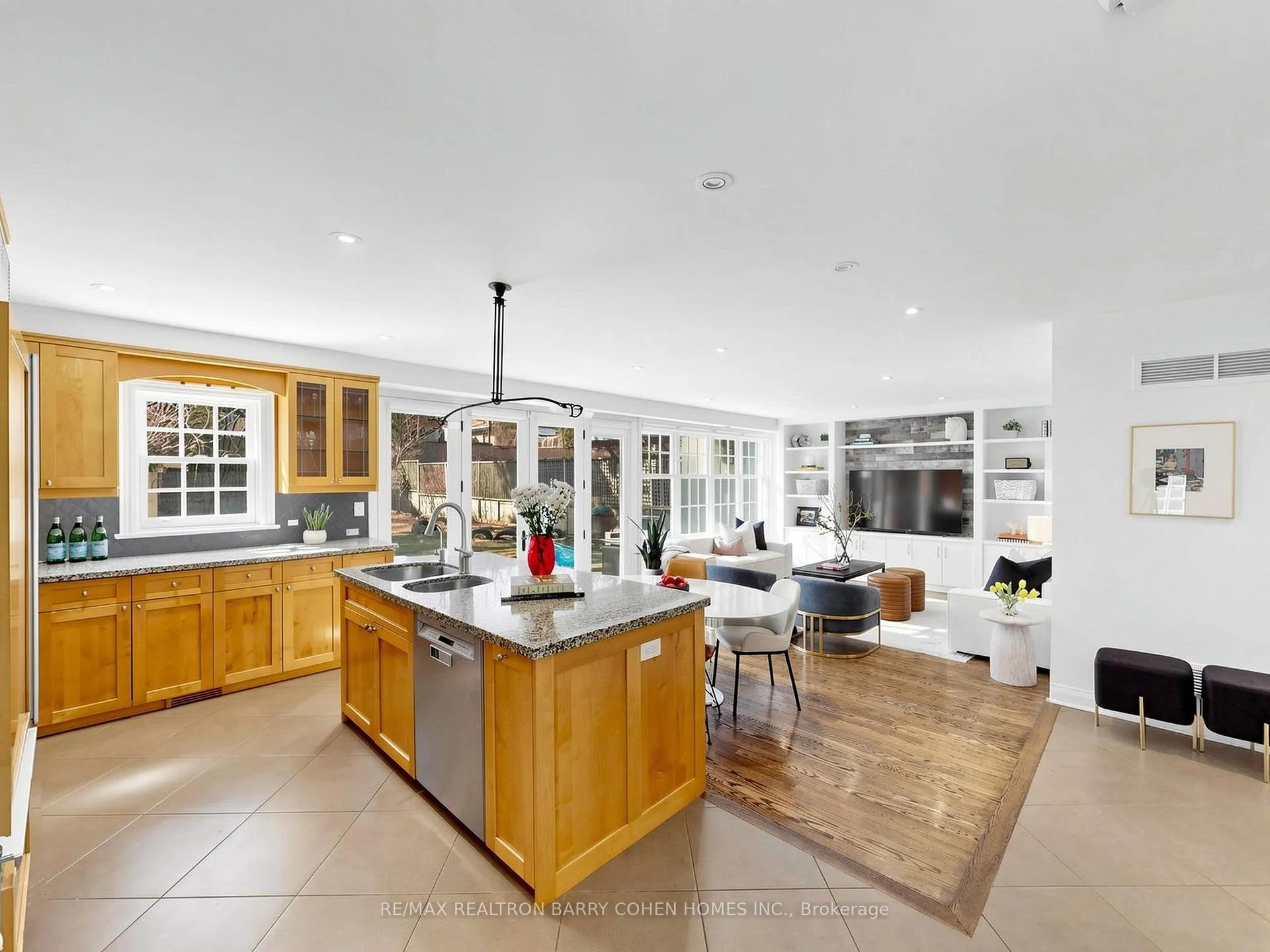 Photo 4 of 183 Cortleigh Boulevard, Toronto, Lawrence Park South — HOMEH